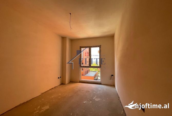 Shtepi ne shitje Apartament ne Tirane, 2+1, Mobilimi Bosh, pa mobiluar, Pagesa 88,038  Euro.