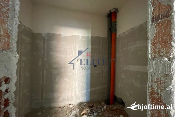 Shtepi ne shitje Apartament ne Tirane, 2+1, Mobilimi Bosh, pa mobiluar, Pagesa 76,185  Euro.