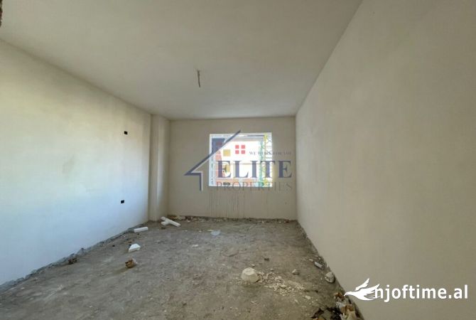 Shtepi ne shitje Apartament ne Tirane, 2+1, Mobilimi Bosh, pa mobiluar, Pagesa 76,185  Euro.