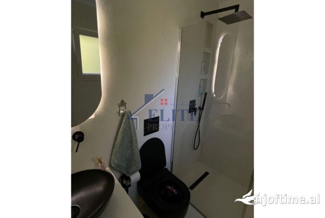 Shtepi ne shitje Apartament ne Tirane, 2+1, Mobilimi E mobiluar, Pagesa 420,000  Euro.