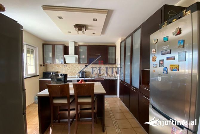 Shtepi me qera 3+1 ne Tirane - 2,000 Euro