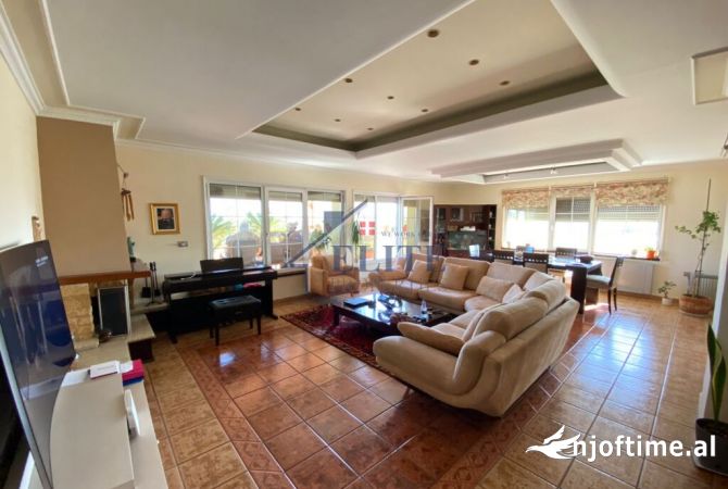 Shtepi me qera 3+1 ne Tirane - 2,000 Euro