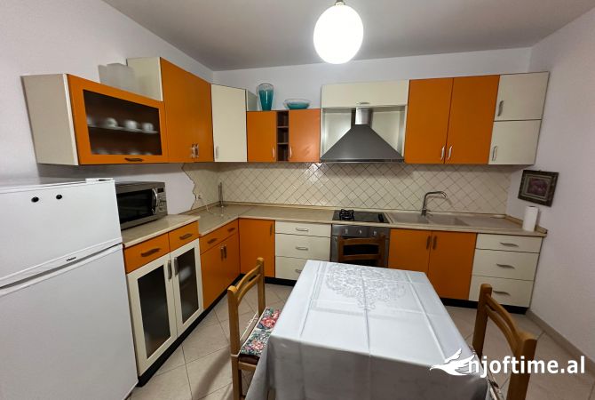 Shtepi me qera Apartament ne Tirane, 2+1, Mobilimi E mobiluar, Pagesa 650  Euro.