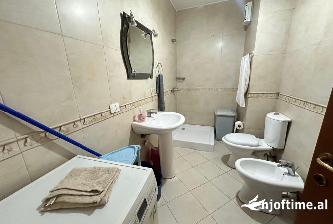 Shtepi me qera Apartament ne Tirane, 2+1, Mobilimi E mobiluar, Pagesa 650  Euro.