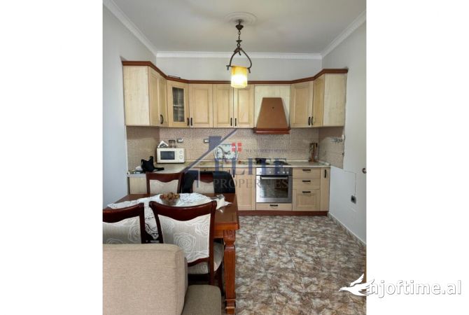 Shtepi me qera 2+1 ne Tirane - 550 Euro