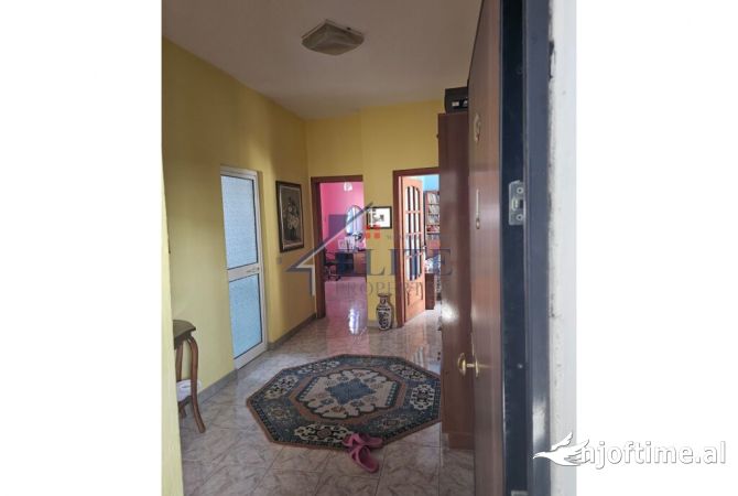 Shtepi ne shitje Apartament ne Tirane, 2+1, Mobilimi Bosh, pa mobiluar, Pagesa 165,000  Euro.