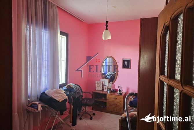 Shtepi ne shitje Apartament ne Tirane, 2+1, Mobilimi Bosh, pa mobiluar, Pagesa 165,000  Euro.