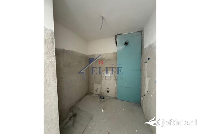 Shtepi ne shitje Apartament ne Tirane, 1+1, Mobilimi Bosh, pa mobiluar, Pagesa 114,700  Euro.