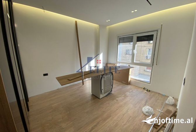 Shtepi ne shitje Apartament ne Tirane, 1+1, Mobilimi E mobiluar, Pagesa 150,000  Euro.