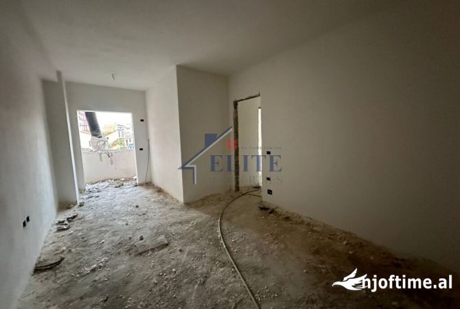 Shtepi ne shitje Apartament ne Tirane, 2+1, Mobilimi Bosh, pa mobiluar, Pagesa 117,060  Euro.