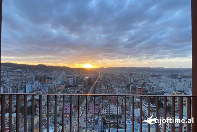 Ambient biznesi me qera 3+1 ne Tirane - 4,150 Euro