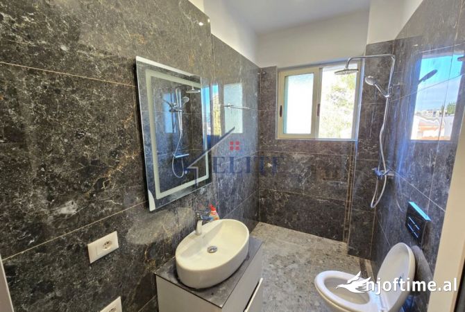 Shtepi ne shitje Apartament ne Tirane, 1+1, Mobilimi Bosh, pa mobiluar, Pagesa 125,000  Euro.