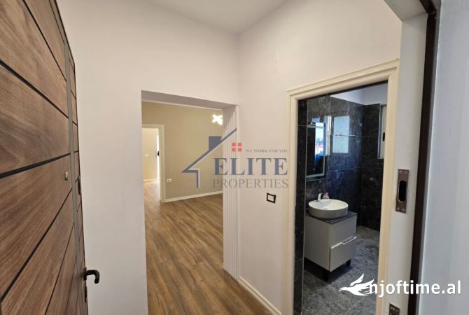 Shtepi ne shitje Apartament ne Tirane, 1+1, Mobilimi Bosh, pa mobiluar, Pagesa 125,000  Euro.