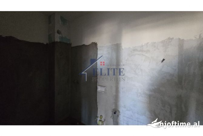 Shtepi ne shitje Apartament ne Tirane, 2+1, Mobilimi Bosh, pa mobiluar, Pagesa 110,292  Euro.