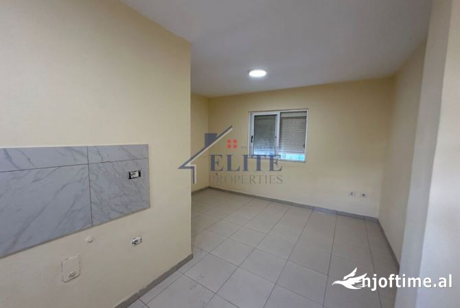 Ambient biznesi me qera 3+1 ne Tirane - 1,700 Euro