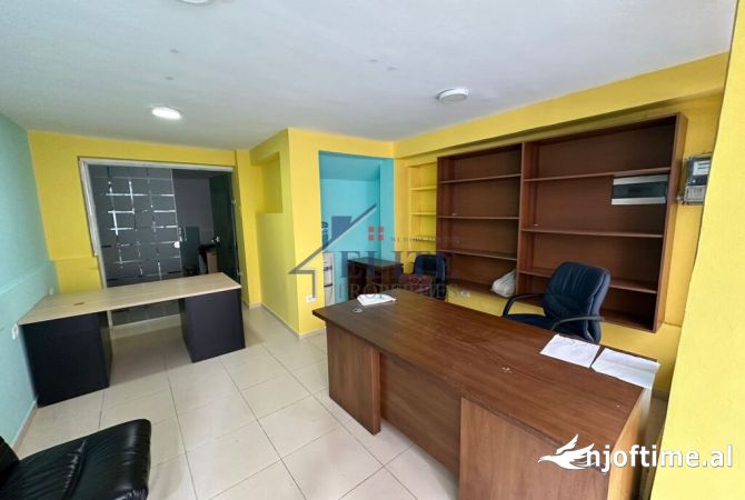 Ambient biznesi me qera 3+1 ne Tirane - 1,700 Euro