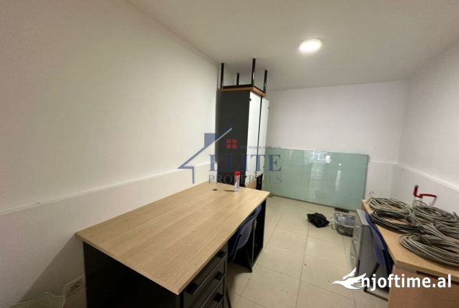 Ambient biznesi me qera 3+1 ne Tirane - 1,700 Euro