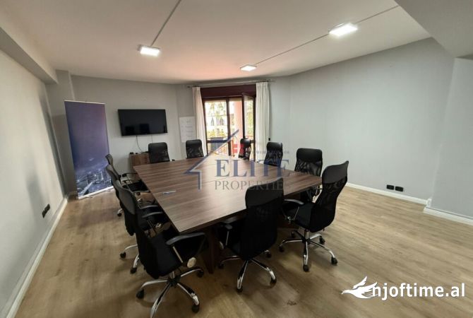 Ambient biznesi me qera 3+1 ne Tirane - 180,000 Leke