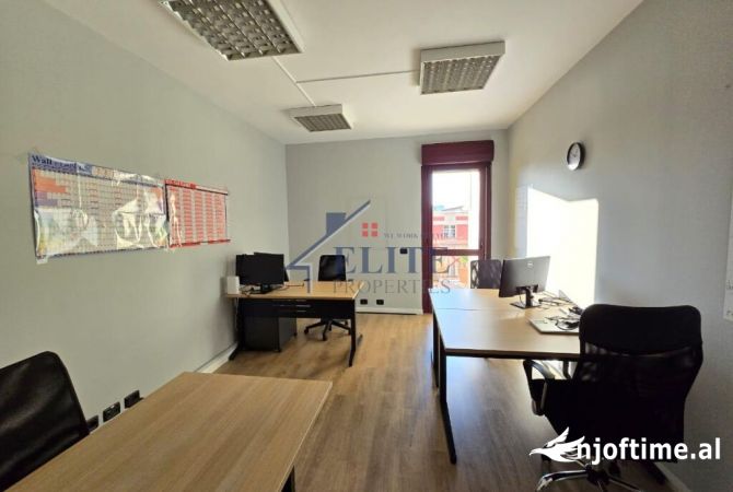 Ambient biznesi me qera 3+1 ne Tirane - 180,000 Leke