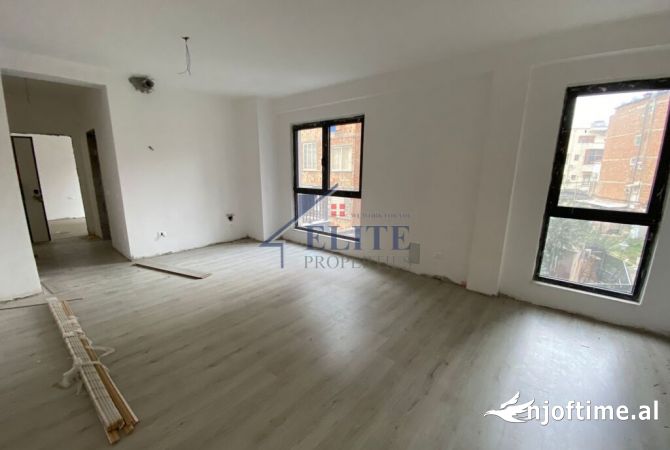 Ambient biznesi me qera 3+1 ne Tirane - 1,000 Euro
