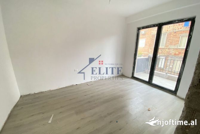 Ambient biznesi me qera 3+1 ne Tirane - 1,000 Euro