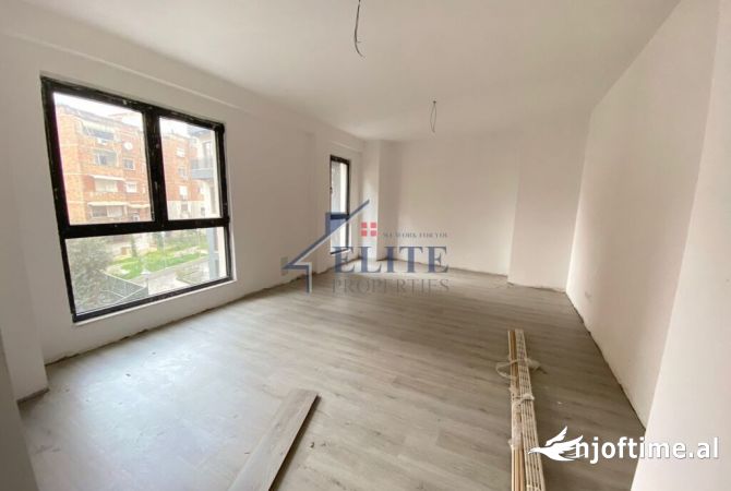 Ambient biznesi me qera 3+1 ne Tirane - 1,000 Euro