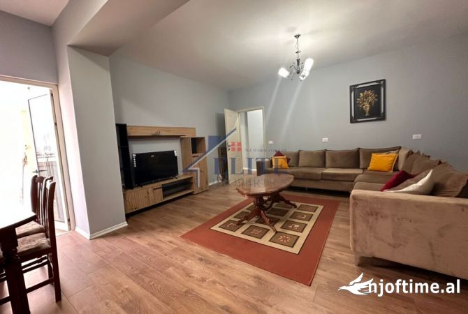 Shtepi ne shitje Apartament ne Tirane, 3+1, Mobilimi E mobiluar, Pagesa 198,000  Euro.