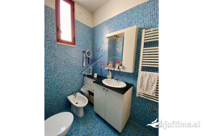 Shtepi ne shitje Apartament ne Tirane, 3+1, Mobilimi E mobiluar, Pagesa 198,000  Euro.