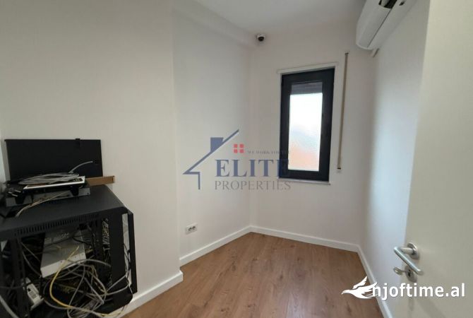 Bulevardi i Zogu i Zi, zyre me qira