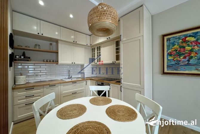 Shtepi me qera 2+1 ne Tirane - 1,200 Euro