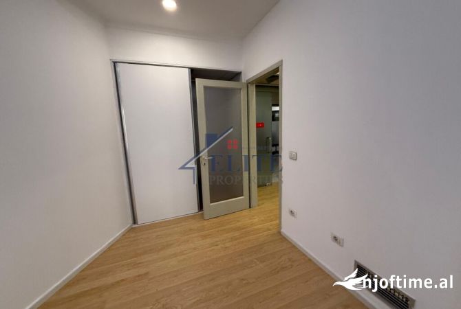 Ambient biznesi me qera 3+1 ne Tirane - 150,000 Leke