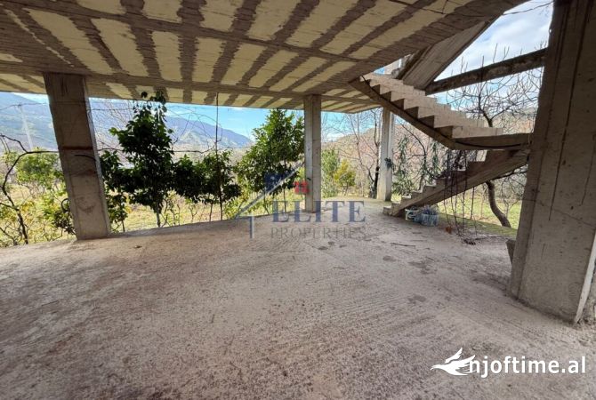 Shtepi ne shitje Shtepi Private ne Tirane, 3+1, Mobilimi Bosh, pa mobiluar, Pagesa 450,000  Euro.