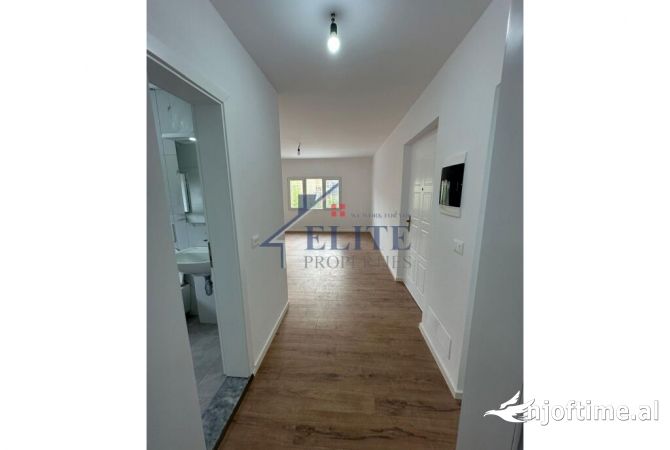 Shtepi ne shitje Apartament ne Tirane, 1+1, Mobilimi Bosh, pa mobiluar, Pagesa 75,000  Euro.