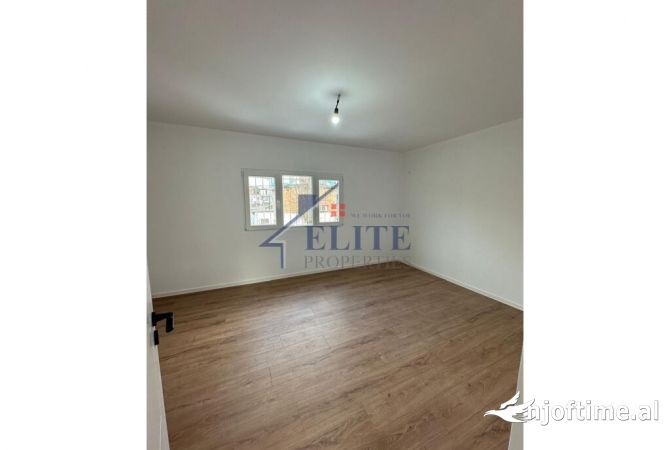 Shtepi ne shitje Apartament ne Tirane, 1+1, Mobilimi Bosh, pa mobiluar, Pagesa 75,000  Euro.