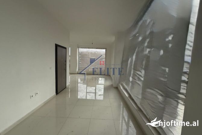 Ambient biznesi me qera 3+1 ne Tirane - 1,300 Euro