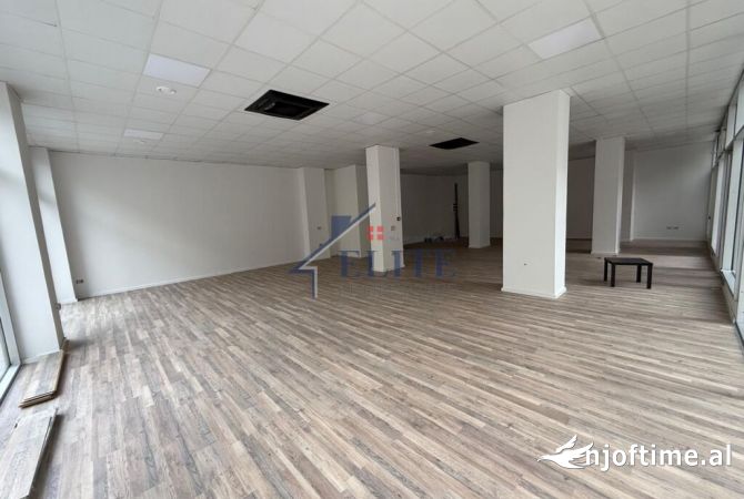 Ish Stacioni i Trenit, zyre me qira