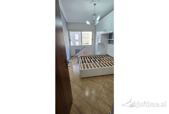 Shtepi ne shitje Apartament ne Tirane, 1+1, Mobilimi E mobiluar, Pagesa 135,000  Euro.