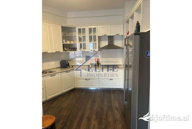 Ambient biznesi me qera 3+1 ne Tirane - 1,100 Euro