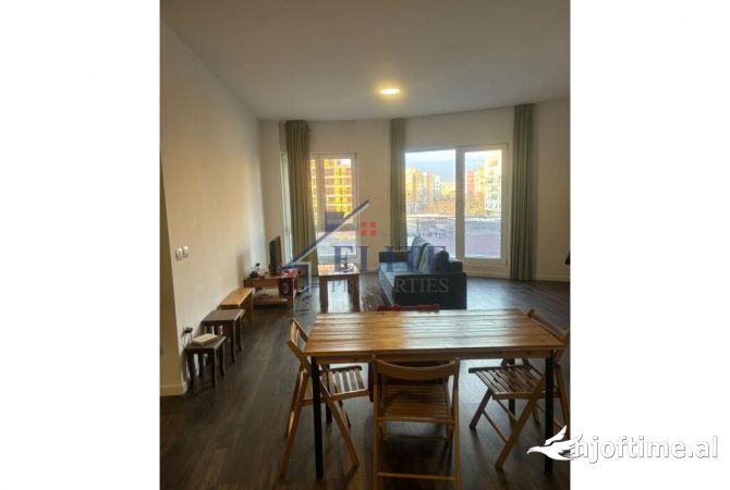 Ambient biznesi me qera 3+1 ne Tirane - 1,100 Euro