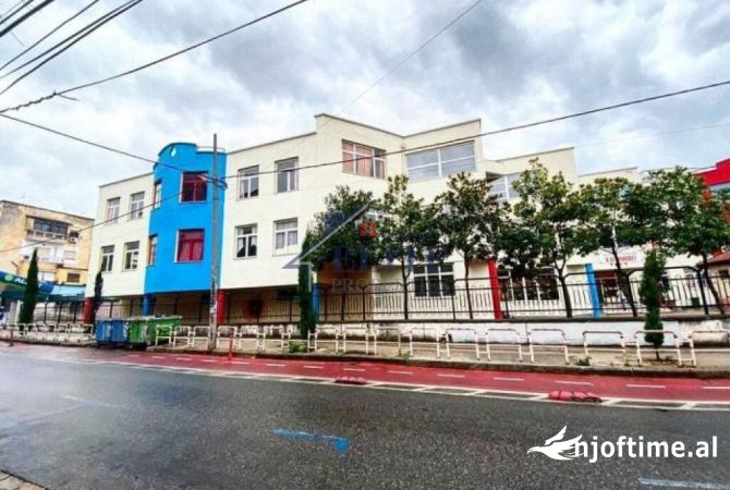 Ambient biznesi me qera 3+1 ne Tirane - 1,500 Euro