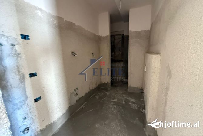 Shtepi ne shitje Apartament ne Tirane, 1+1, Mobilimi Bosh, pa mobiluar, Pagesa 107,730  Euro.