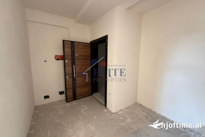 Shtepi ne shitje Apartament ne Tirane, 1+1, Mobilimi Bosh, pa mobiluar, Pagesa 107,730  Euro.