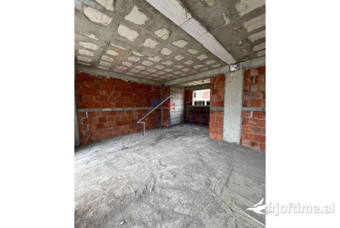 Shtepi ne shitje Vila Luksoze ne Tirane, 4+1, Mobilimi Bosh, pa mobiluar, Pagesa 493,965  Euro.