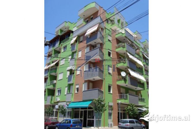 Ambient biznesi me qera 3+1 ne Tirane - 700 Euro