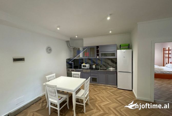 Shtepi me qera 2+1 ne Tirane - 800 Euro