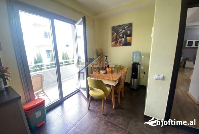 Shtepi me qera 3+1 ne Tirane - 1,350 Euro