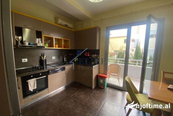 Shtepi me qera 3+1 ne Tirane - 1,350 Euro