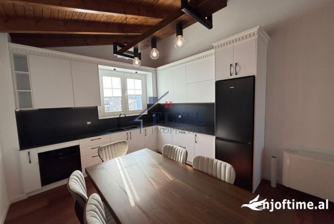 Shtepi me qera 2+1 ne Tirane - 900 Euro