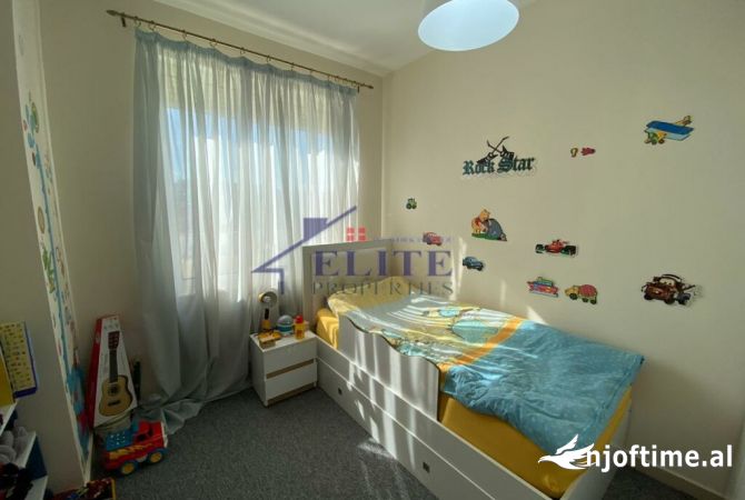 Shtepi ne shitje Penthose(kati i fundit panoramik) ne Tirane, 4+1, Mobilimi Bosh, pa mobiluar, Pagesa 370,000  Euro.