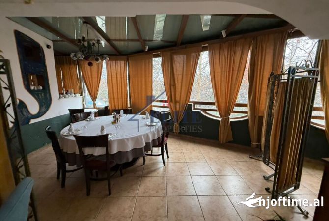 Ambient biznesi me qera 2+1 ne Tirane - 500,000 Leke